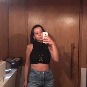 Meet your Posher, Maya